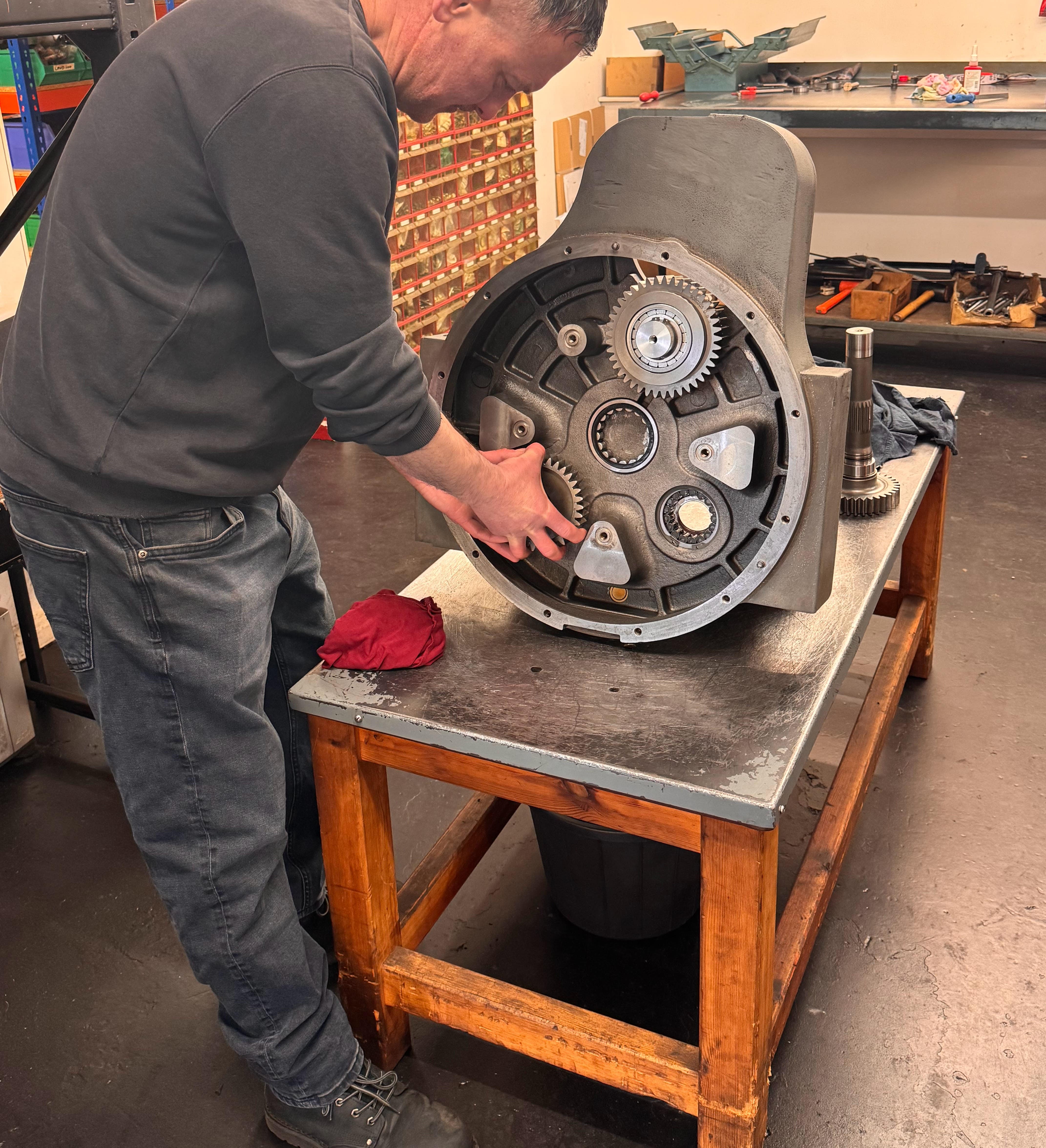 JSG Hydraulics | Engineer Repairing Hydraulic Pump